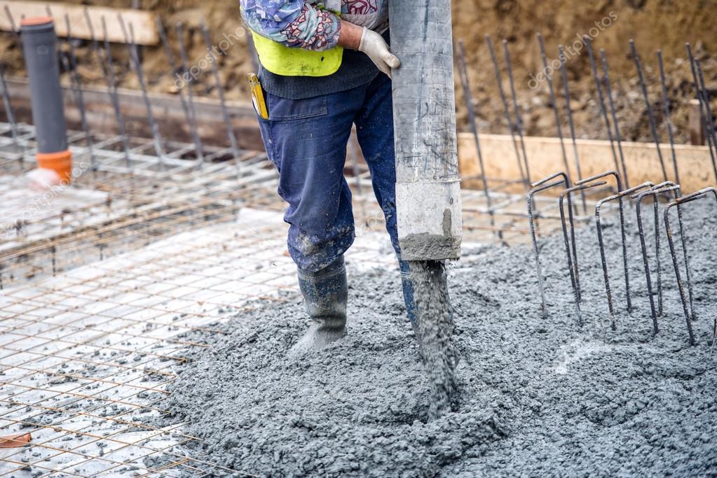depositphotos 65402461 stock photo building construction worker pouring cement - Цемент и Бетон